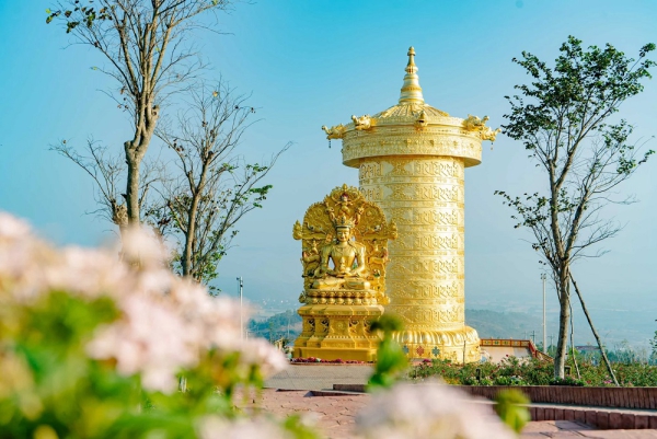 Cần Thơ - Đà Lạt - Trang trại rau và hoa Vạn Thành - Đồi chè Cầu Đất - Nông trại cún Samten Hills - Chiêm ngưỡng Đại Bảo Tháp Kinh Luân lớn nhất thế giới