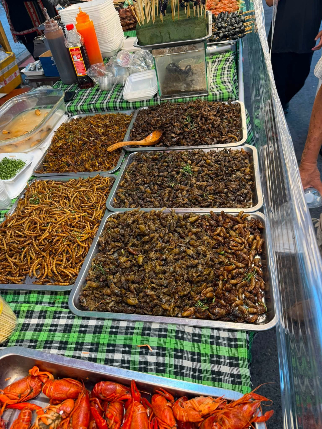 gian-hang-tai-le-hoi-am-thuc
