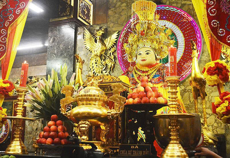 Tượng Bà Chúa Xứ 