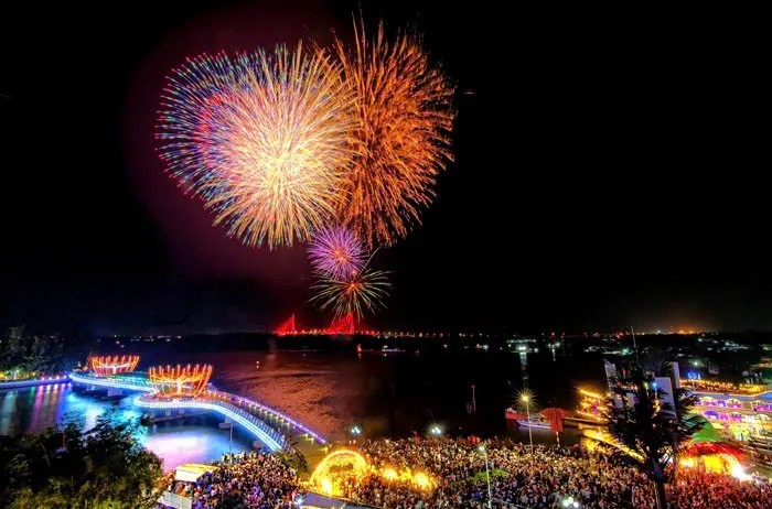 pháo hoa lễ hội văn hóa sông nước