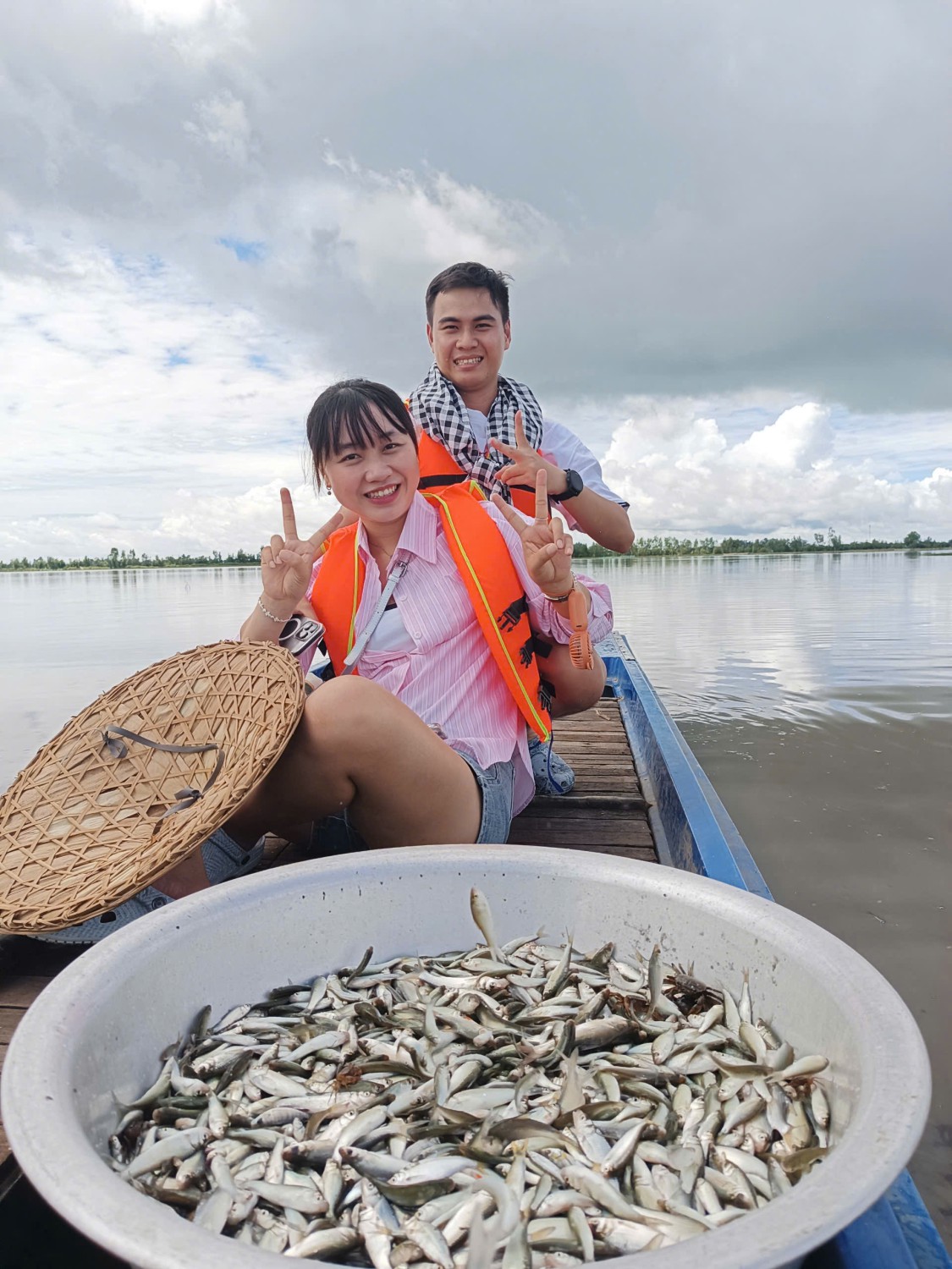đr dớn bắt cá linh mùa nước nổi